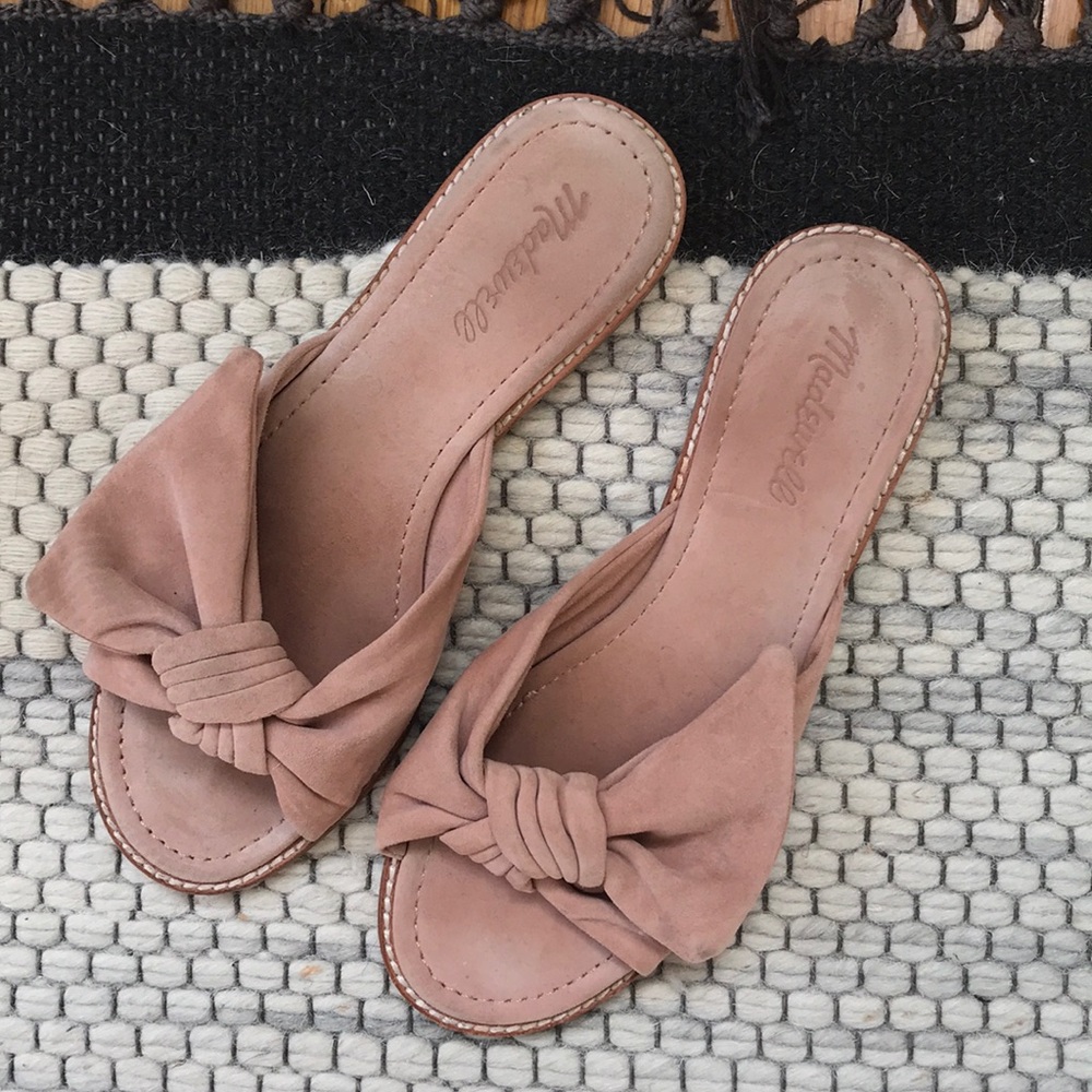 Madewell Nadia Half Bow Suede Sandal in Dusty Clay